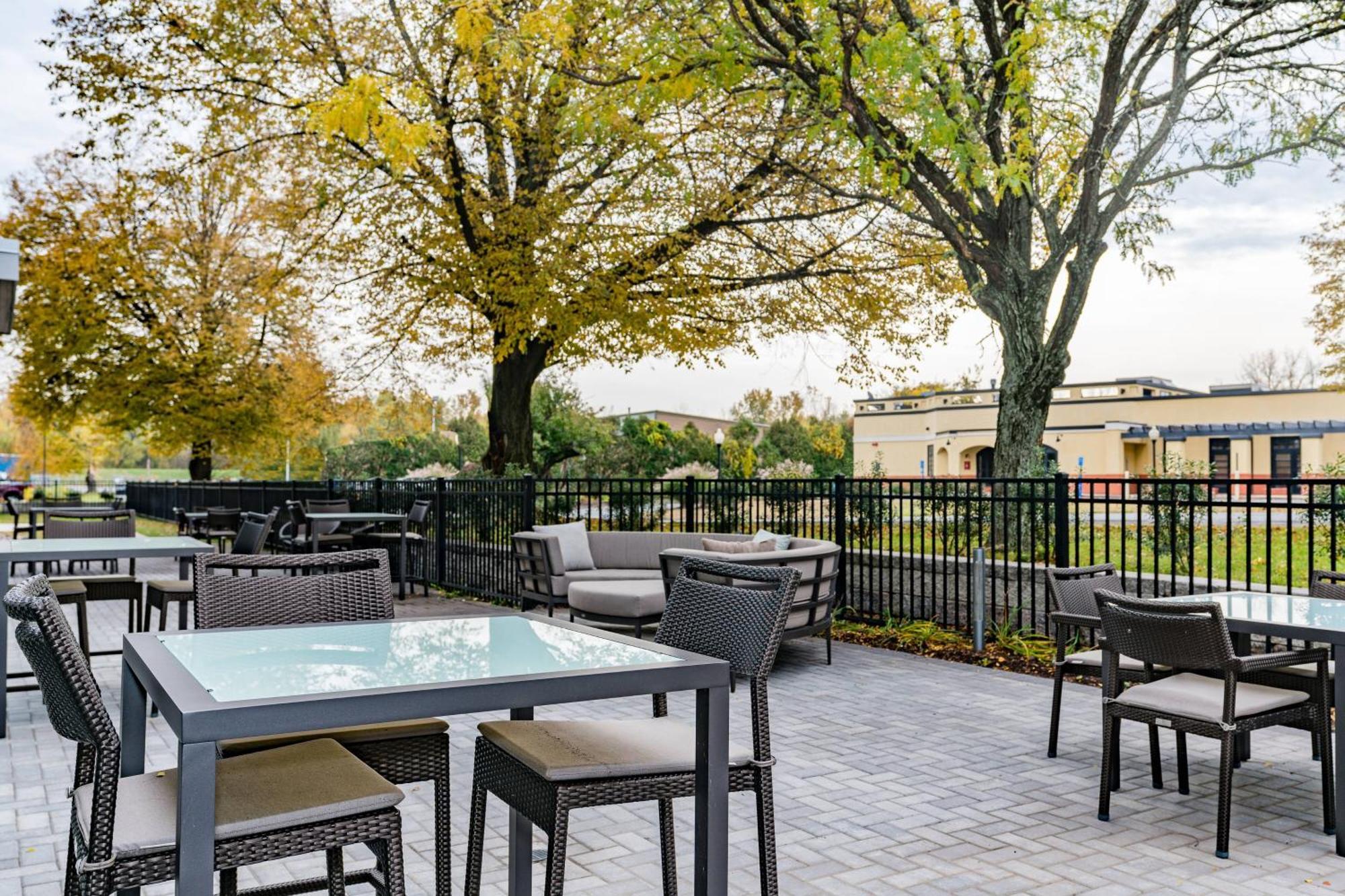 Courtyard By Marriott West Springfield Hotel Eksteriør billede