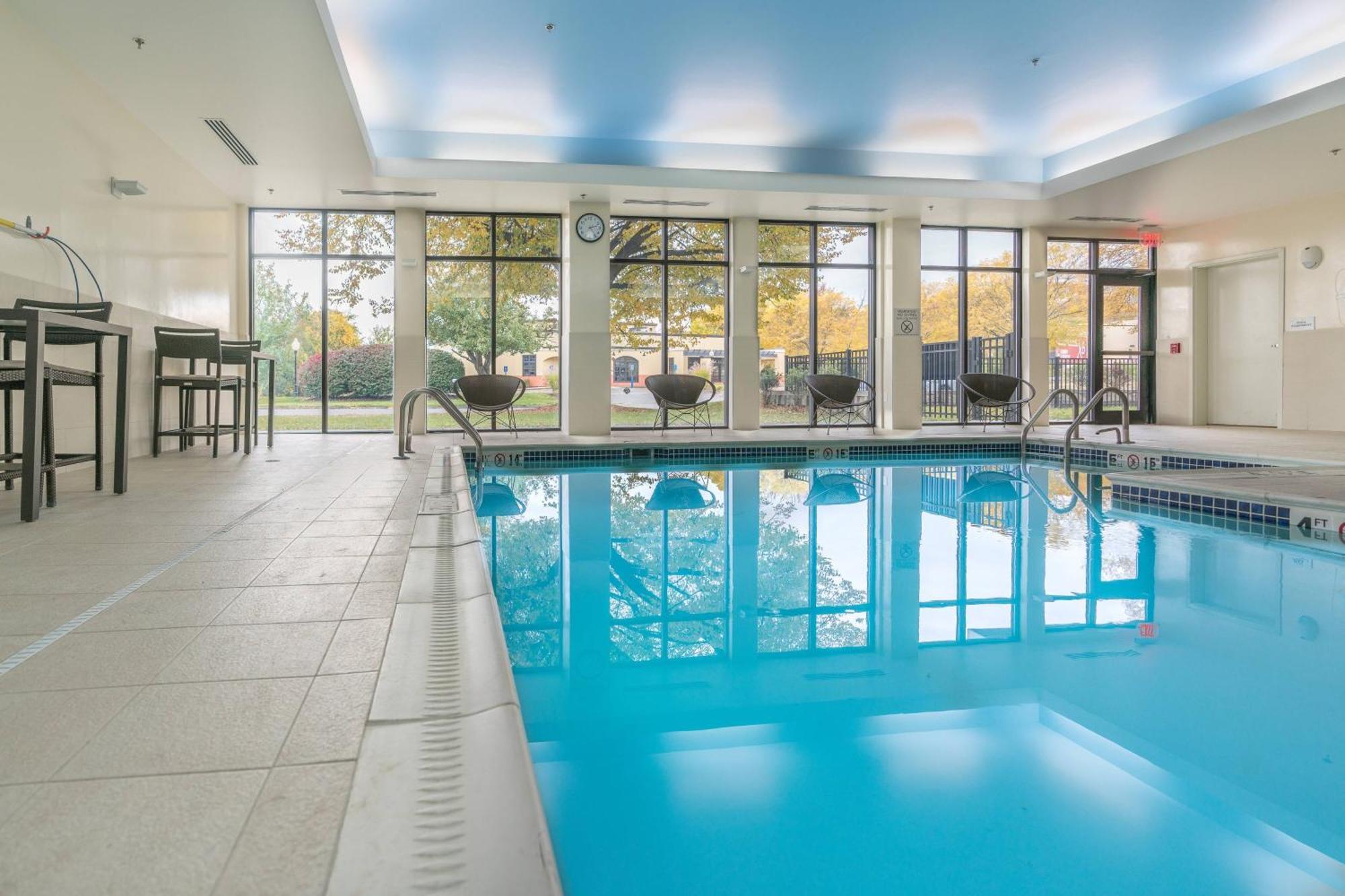 Courtyard By Marriott West Springfield Hotel Eksteriør billede